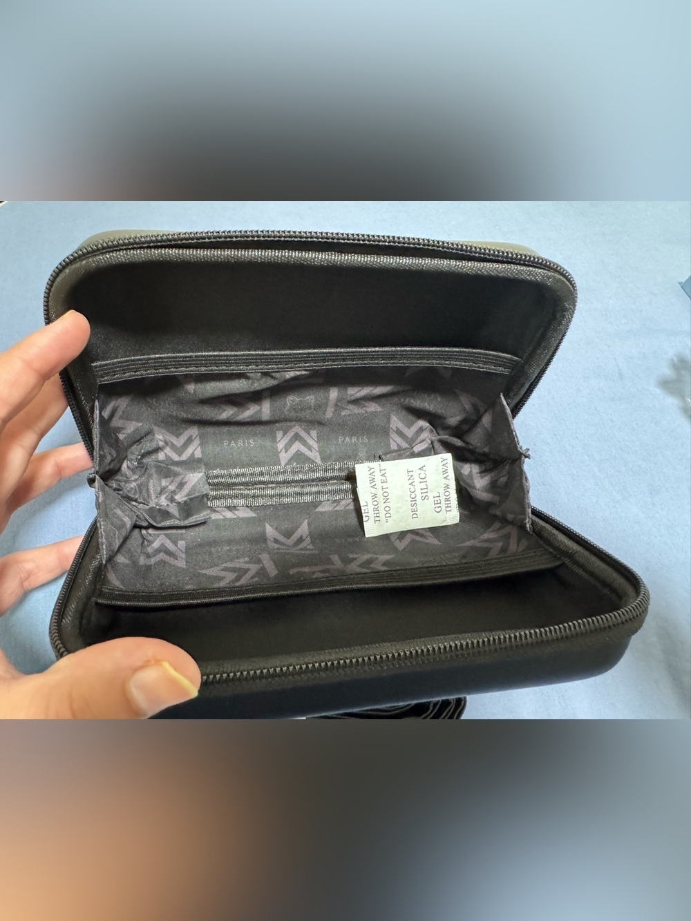 Maison Kitsuné x EVA Air Business Class Amenity Case / Crossbody Bag - Brand New - Picture 11 of 11